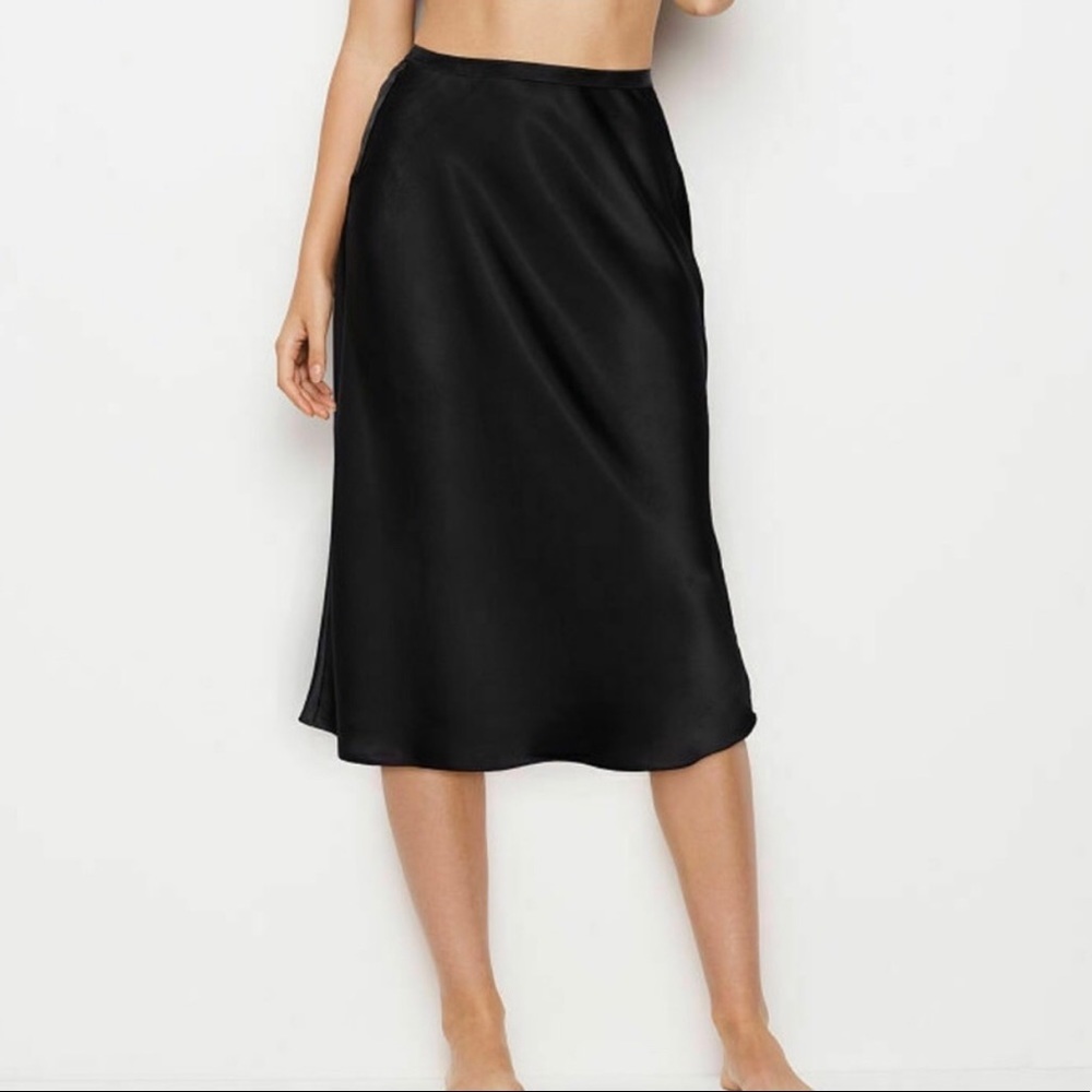 💖 Victoria Secrets 💖 Skirt Black Satin